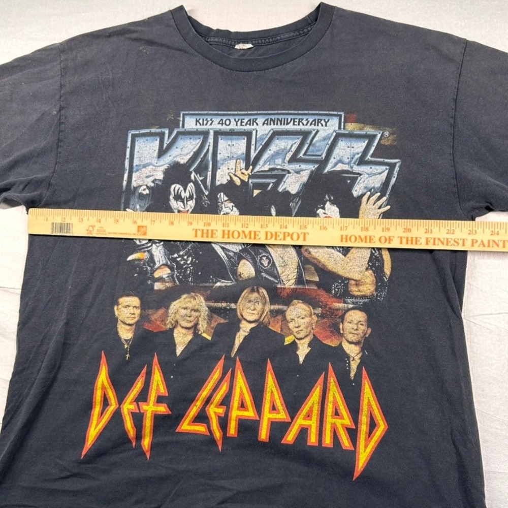 KISS Def Leppard Shirt Mens XL Tour 2014 40th Anniversary Band Merch Distressed - Picture 6 of 8